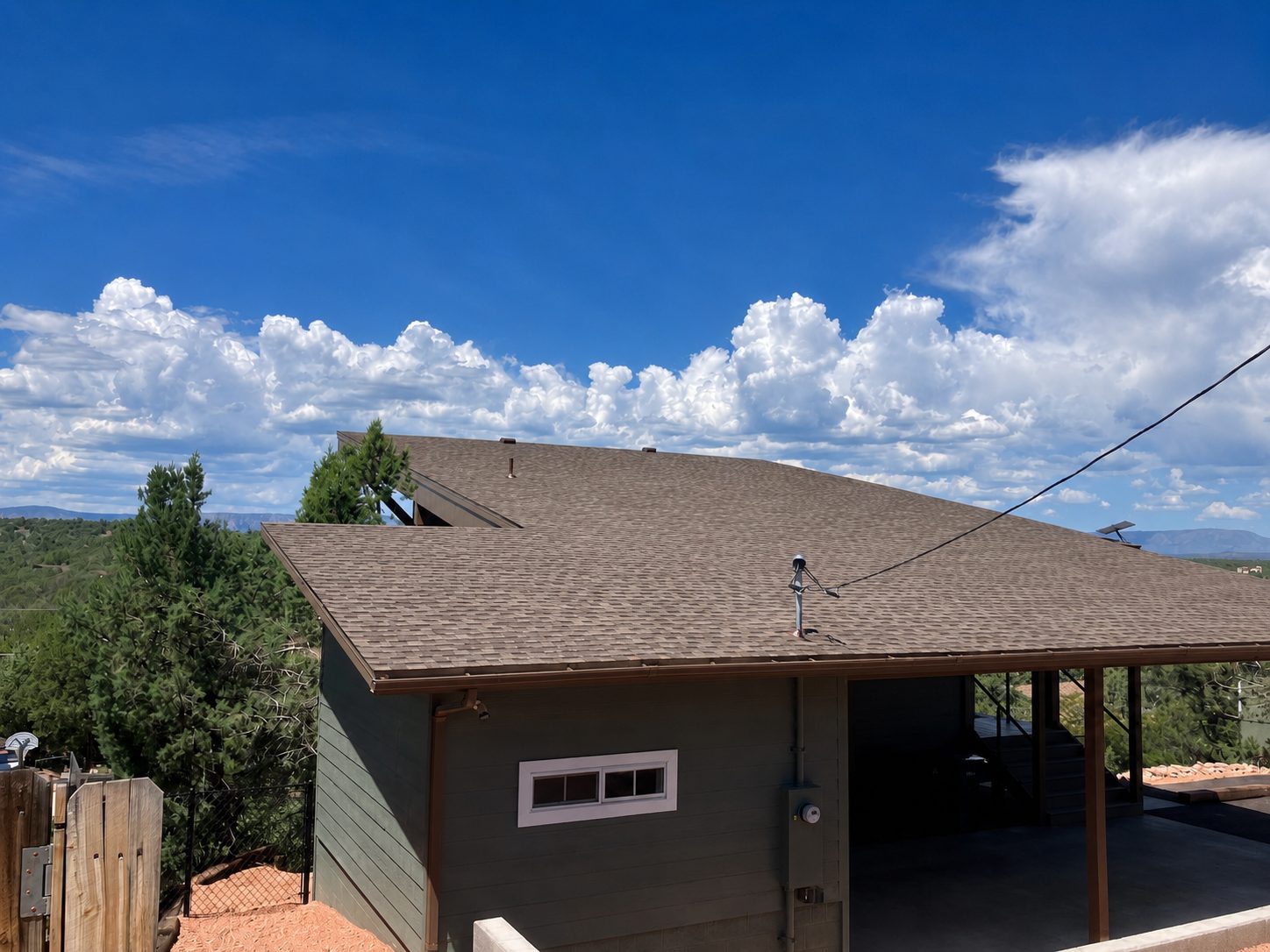 Roofline and Rim Country views from a custom hillside home built by Gila Home Solutions in Payson, Arizona